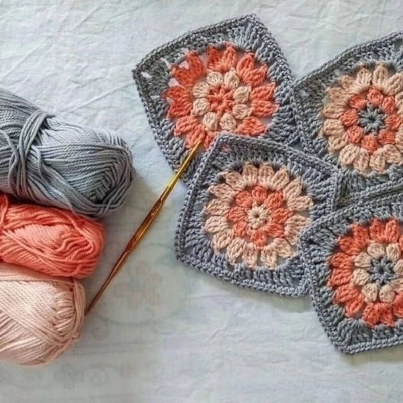 Blingcute | Flower shaped granny square crochet pattern - Blingcute