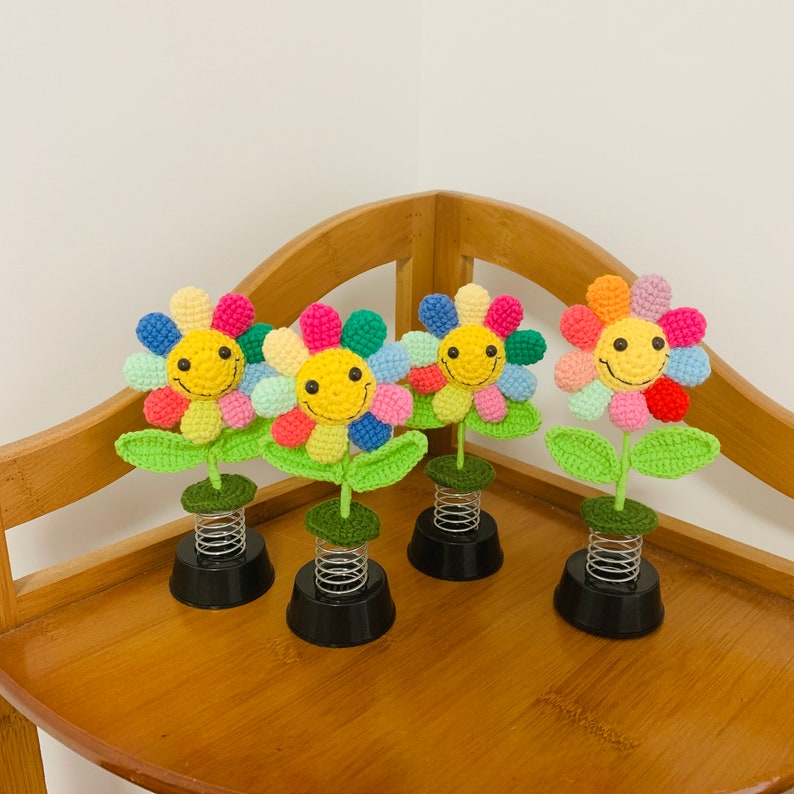 Blingcute | Crochet Smiley Face Sunflower | Dashboard Toys for Cars - Blingcute